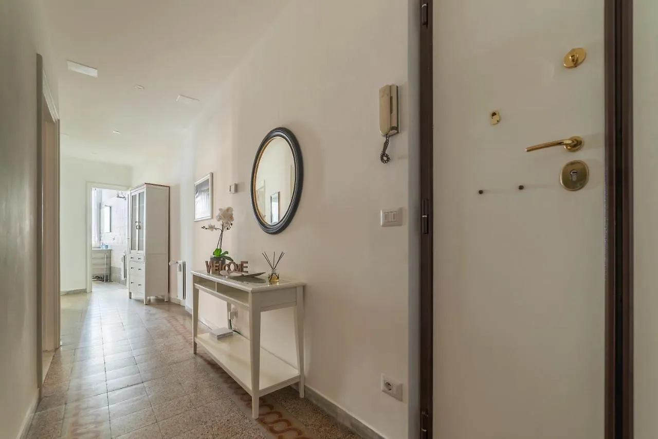 Bright Apt - San Pietro & Castel Sant'Angelo Rome Apartment